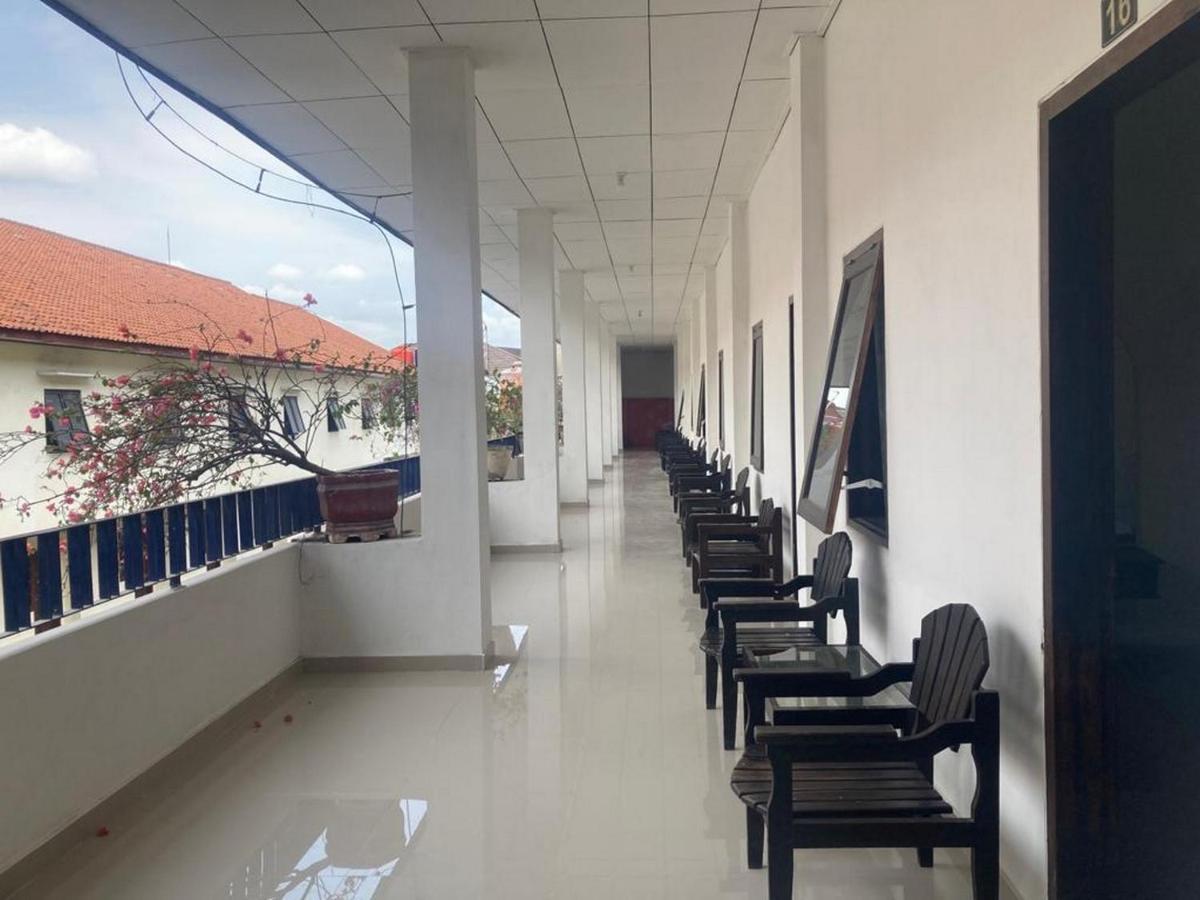 Hotel Surya Citra Jogja A Mitra Reddoorz Джокякарта Екстериор снимка